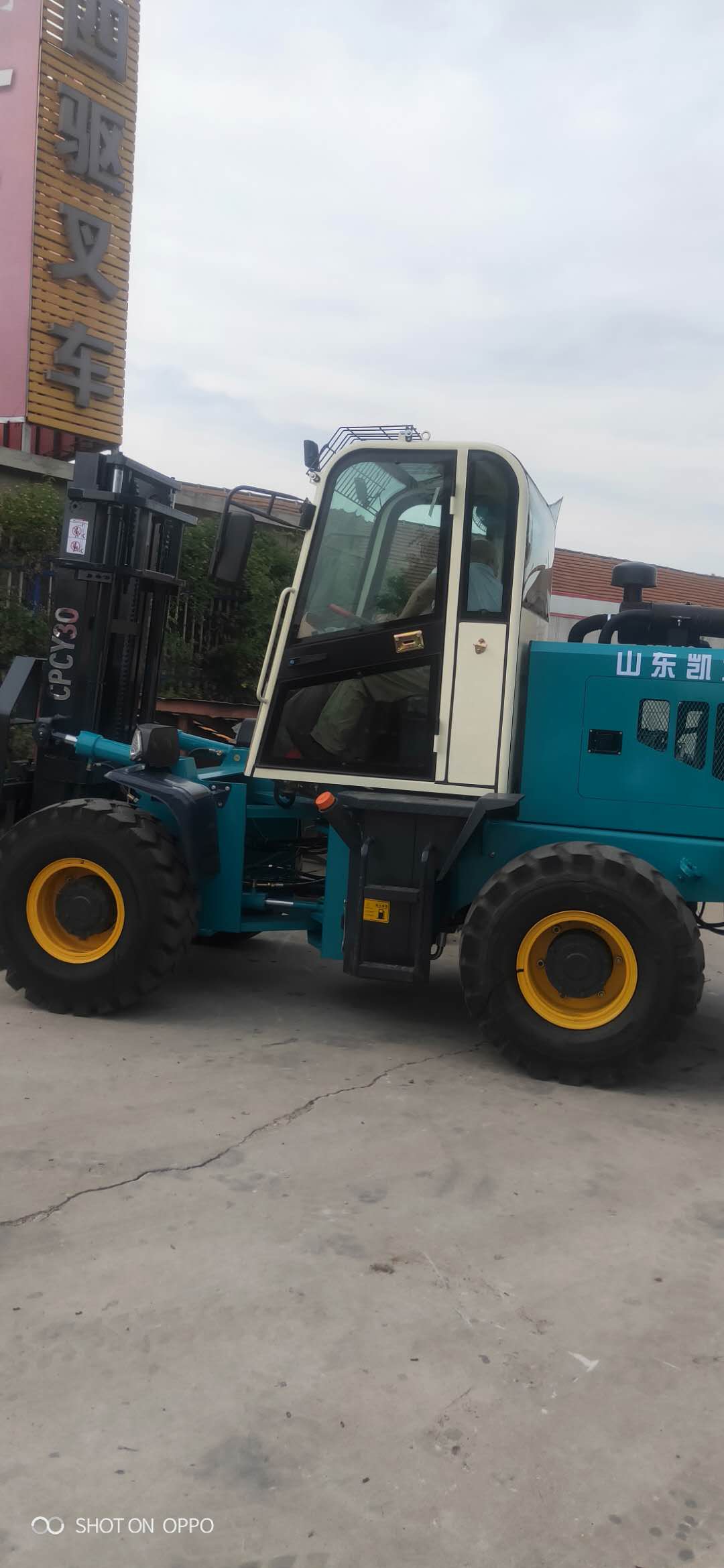 山東凱大3噸四驅(qū)越野叉車 越野叉車四輪四驅(qū)后轉(zhuǎn)向叉車 倉庫叉車 3噸四驅(qū)越野叉車 倉庫叉車