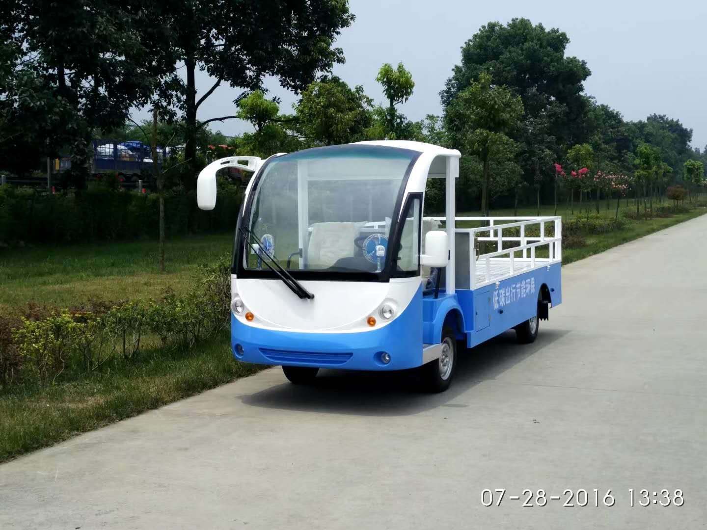 電動(dòng)平板搬運(yùn)車圖片