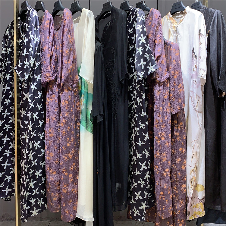 深圳原創(chuàng)設(shè)計師女裝曬谷場19夏圖片/深圳原創(chuàng)設(shè)計師女裝曬谷場19夏樣板圖 (2)