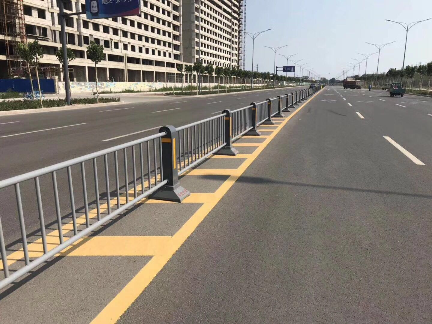 道路隔離護(hù)欄圖片/道路隔離護(hù)欄樣板圖 (2)