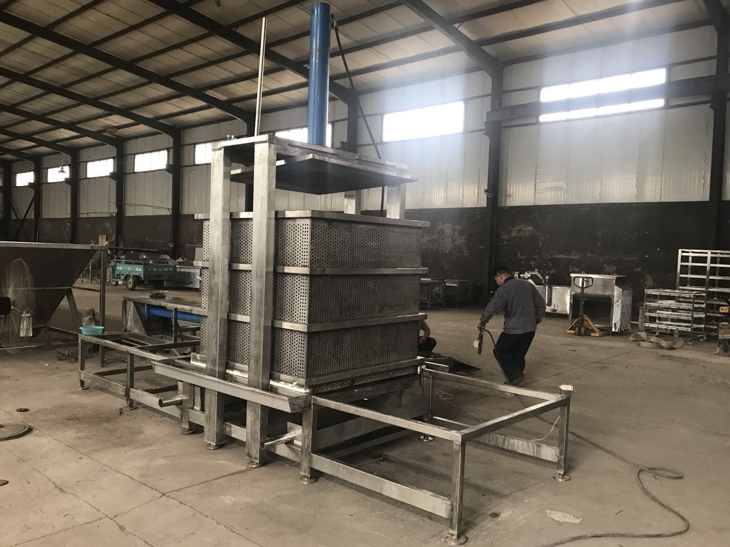 大型壓榨機(jī) 醬菜生產(chǎn)設(shè)備 諸城冠通廠家批發(fā)