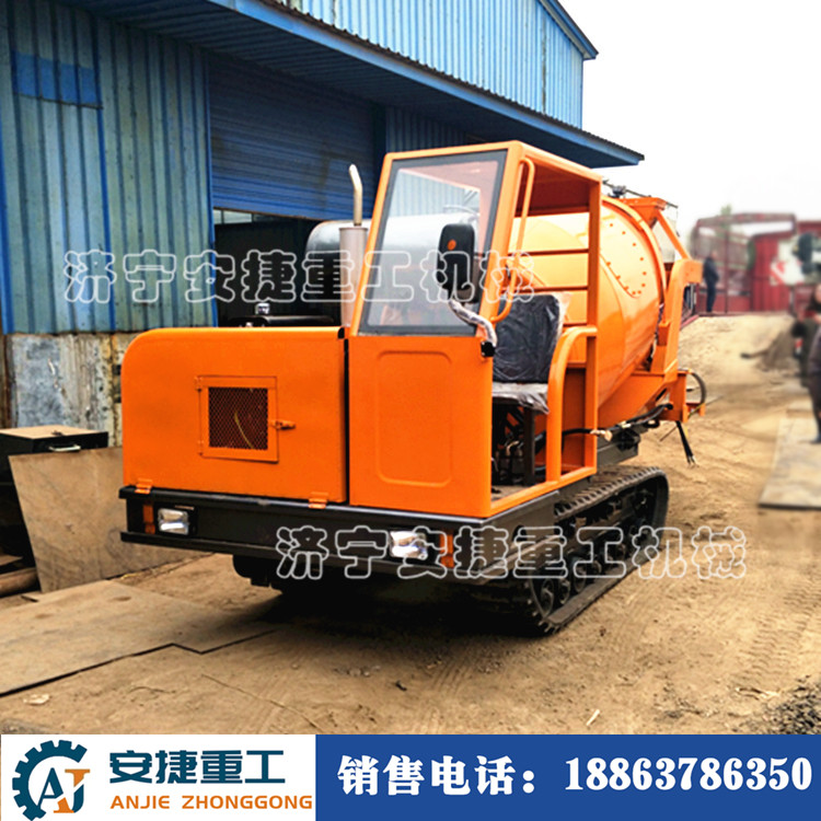 爛泥地專用履帶罐車圖片