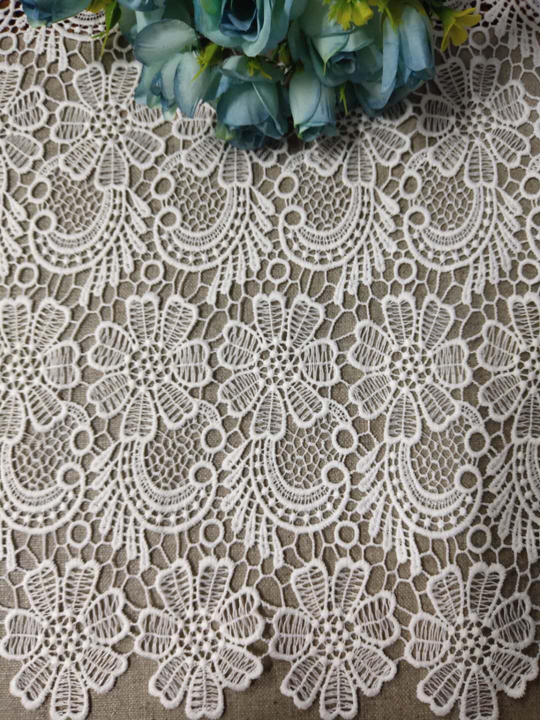 水溶牛奶絲刺繡花邊滿(mǎn)幅繡圖片