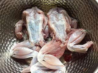 新鮮牛蛙肉圖片