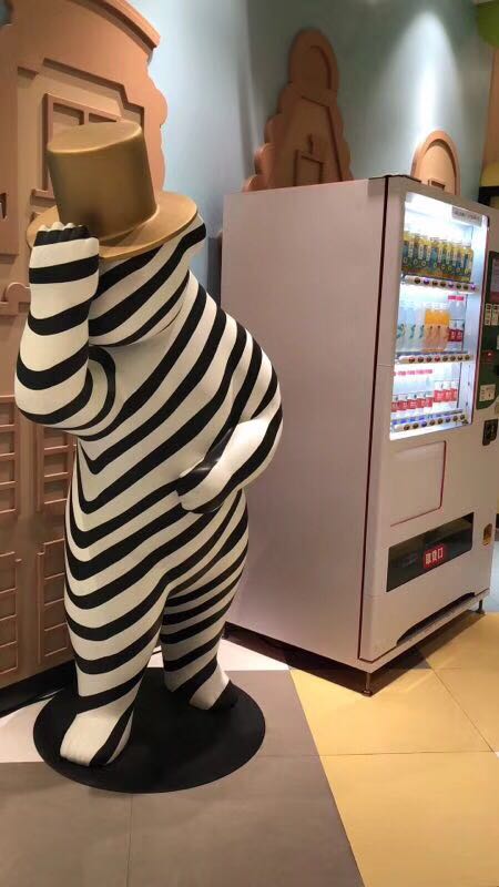 北京玻璃鋼雕塑廠家卡通雕塑仿銅圖片