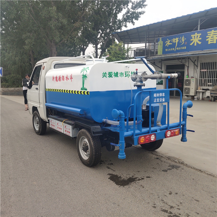 新款2噸電動四輪灑水車圖片