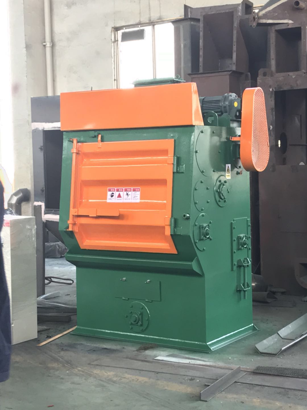 湖南邵陽鏡子表面處理履帶噴砂機圖片