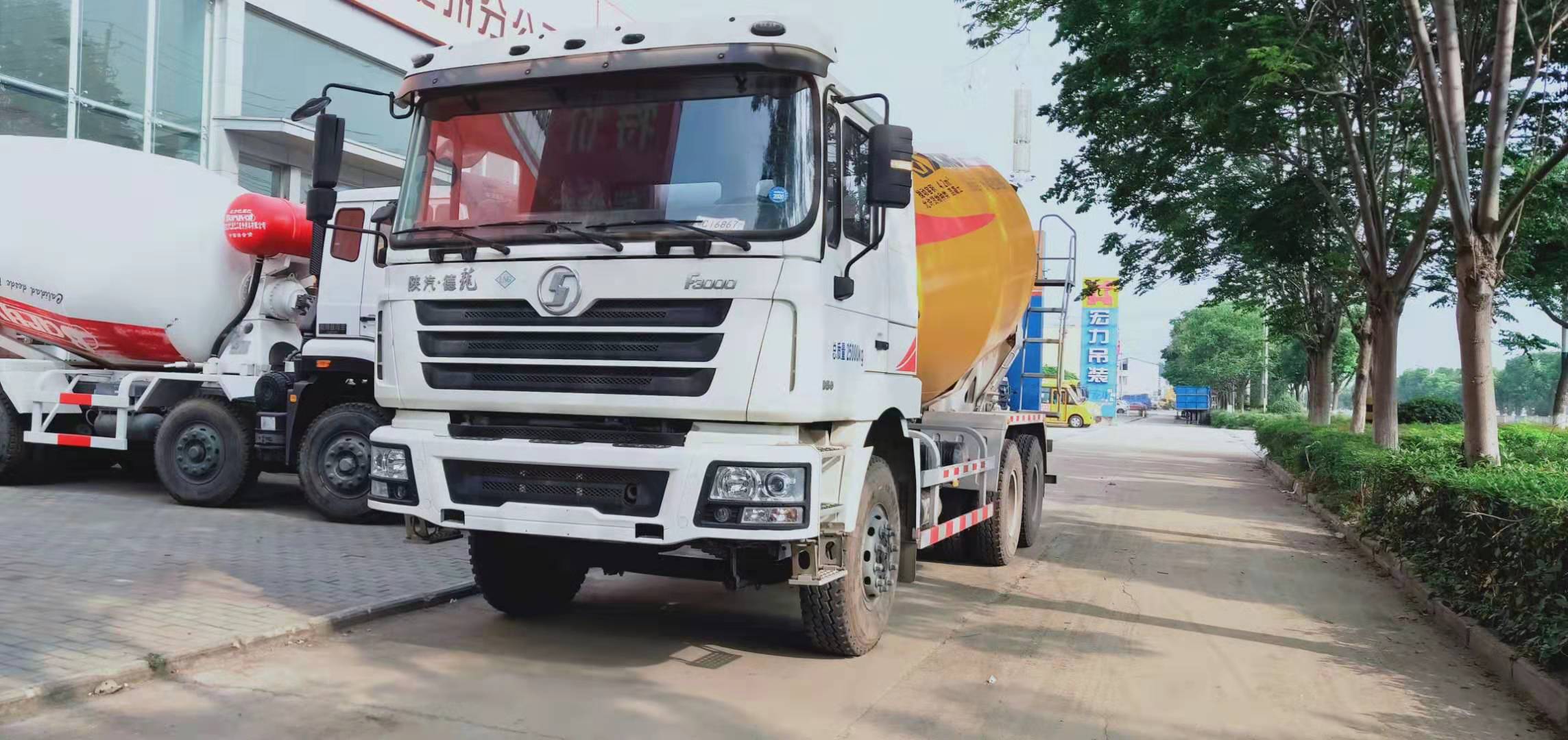 庫存陜汽德龍?zhí)烊細(xì)?2方攪拌車圖片