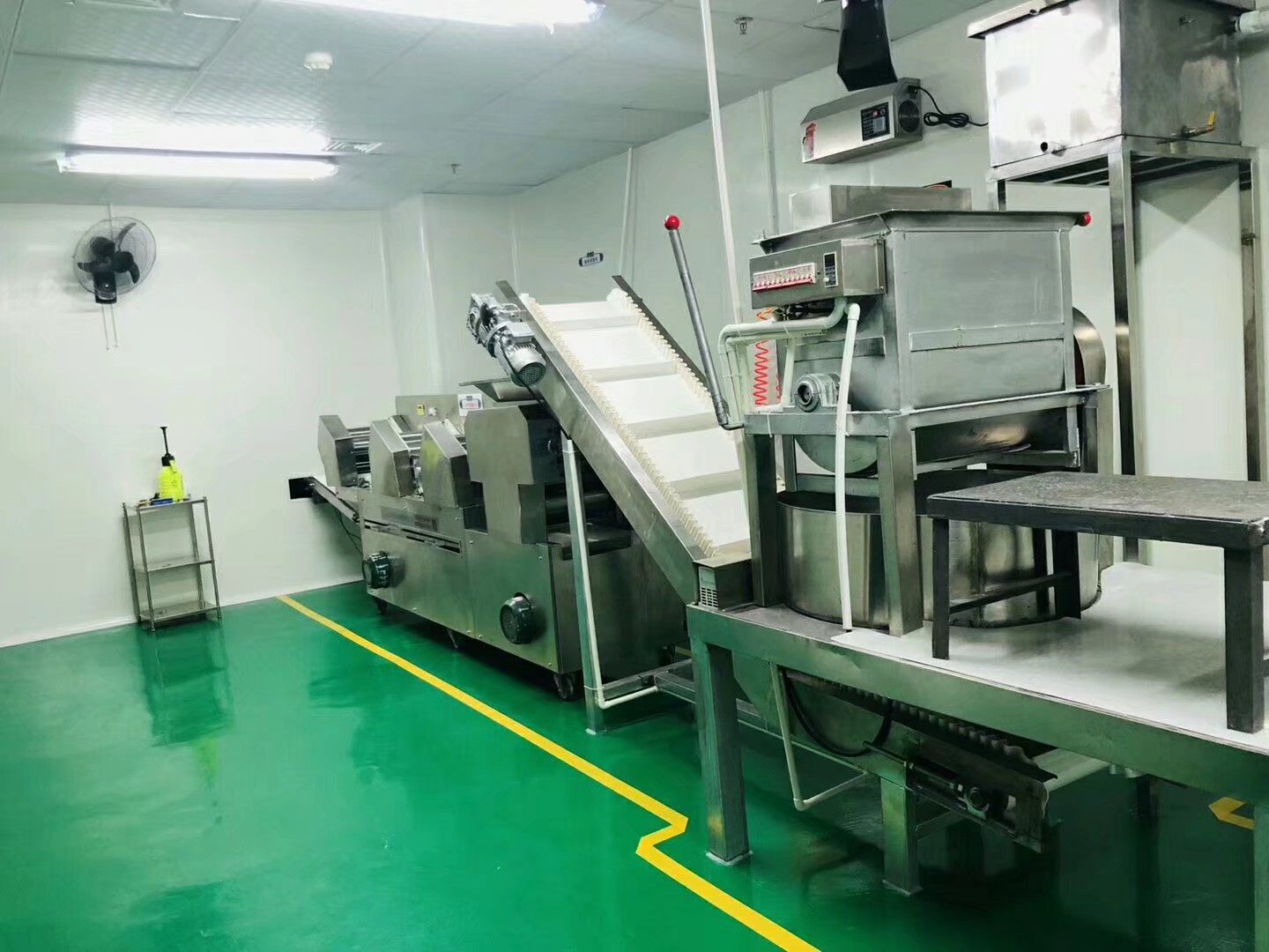 全自動不銹鋼面條機廠家、價格、生產(chǎn)廠家、直銷價格【丹陽市珥陵鎮(zhèn)盛宏彬面機廠】