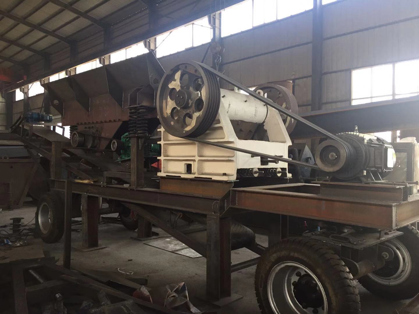 環(huán)保移動(dòng)式破碎機(jī)站 精煉礦石破碎生產(chǎn)線(xiàn) 移動(dòng)式制沙破碎細(xì)碎機(jī) 環(huán)保移動(dòng)式破碎機(jī)站 河南 鼎泰