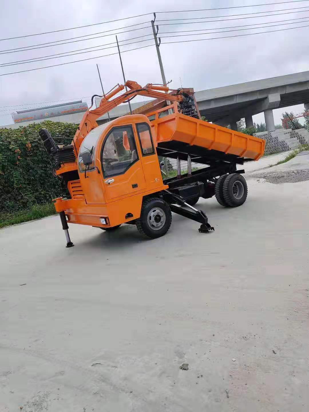 四不像四驅隨車挖圖片