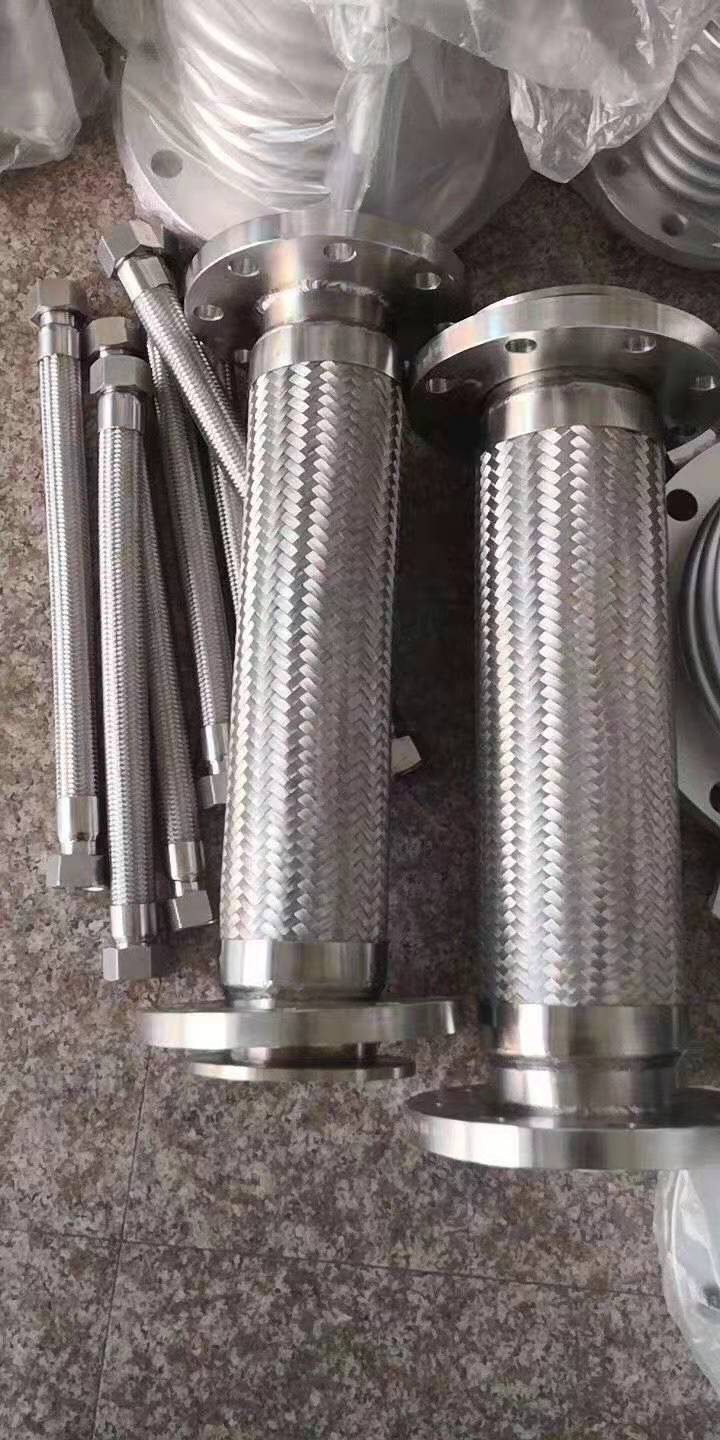 金屬不銹鋼補(bǔ)償器圖片