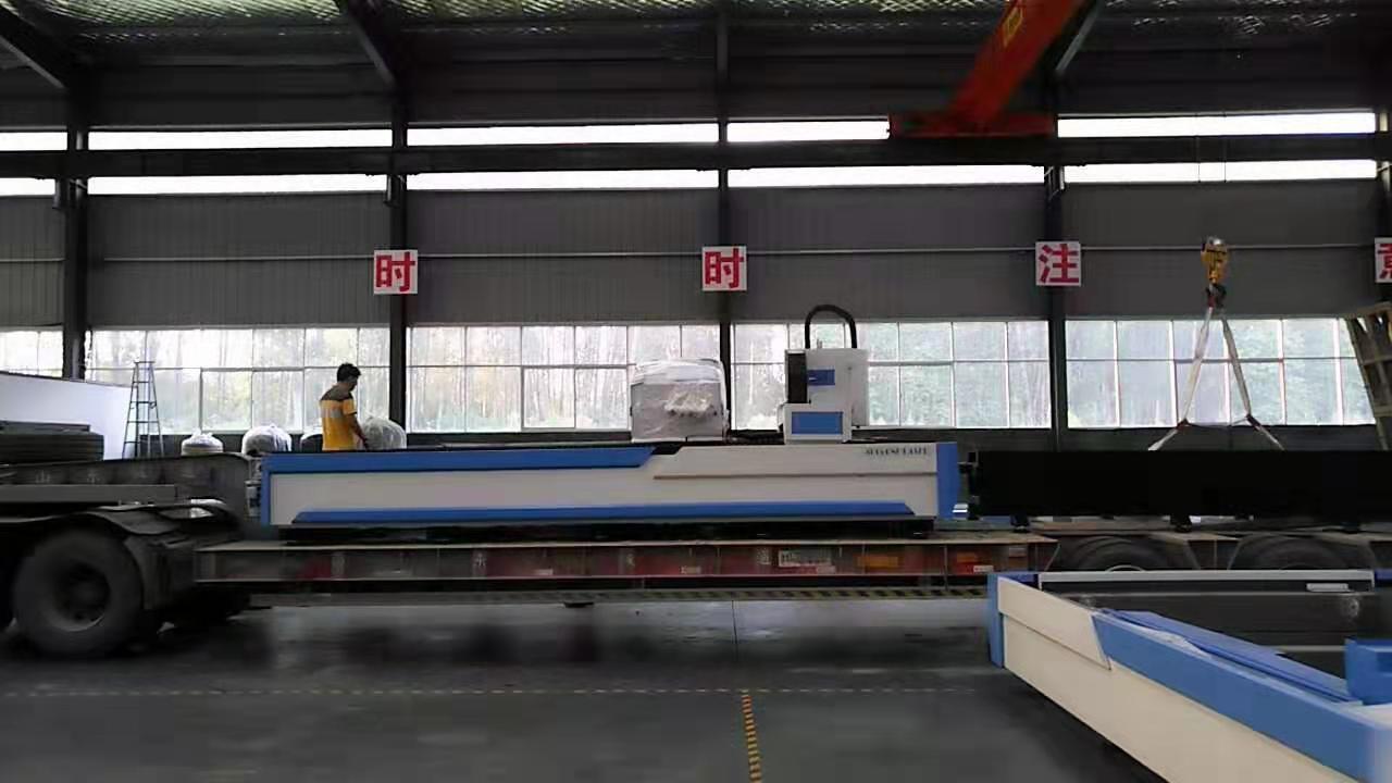 廠家直銷金屬激光切割機