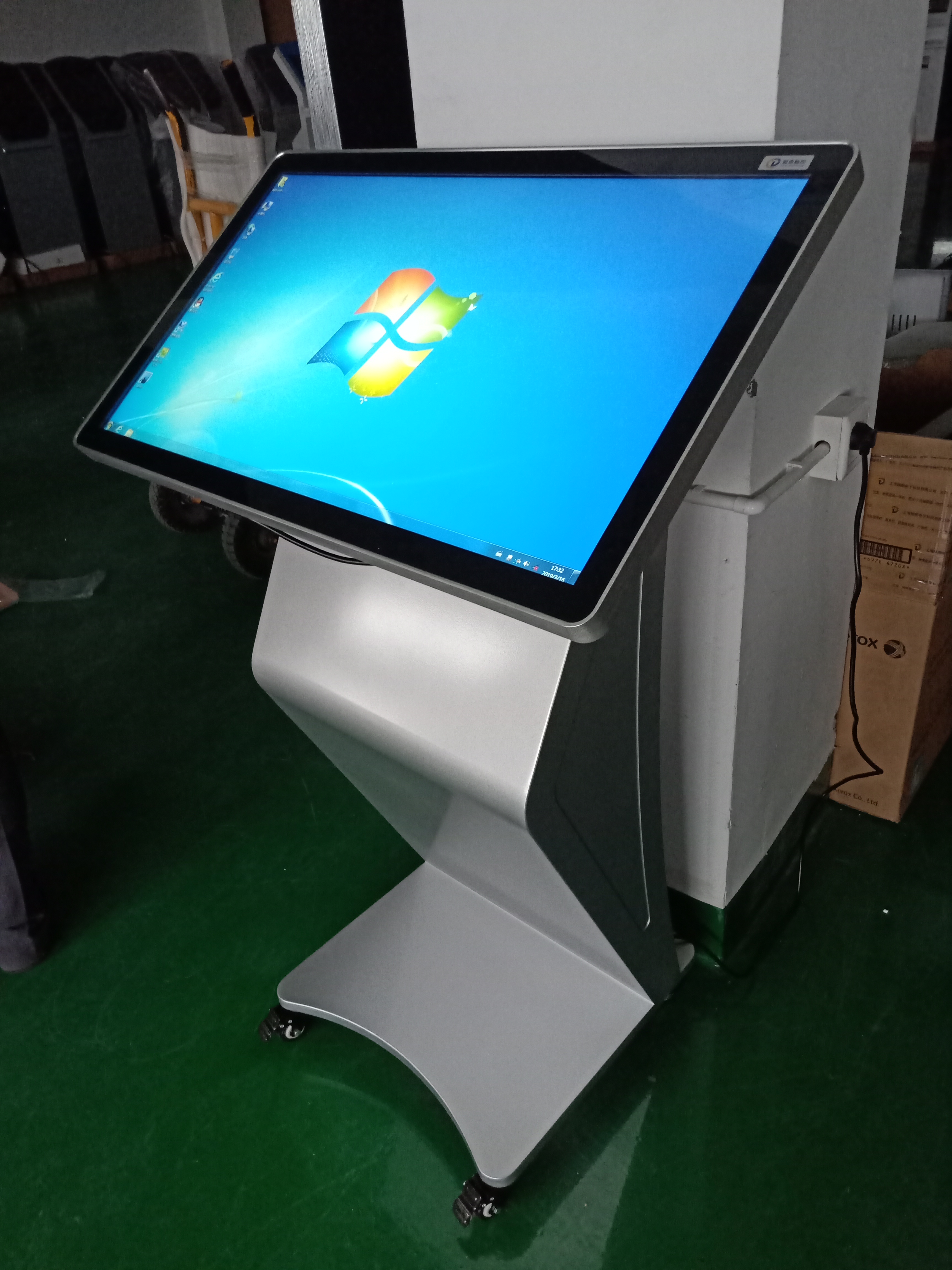 觸控查詢一體機(jī)/落地觸摸屏查詢機(jī)/電容屏觸控一體機(jī)臥式