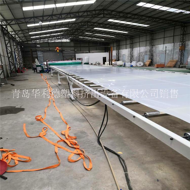 PE板材生產(chǎn)線設(shè)備 車廂滑板設(shè)備圖片