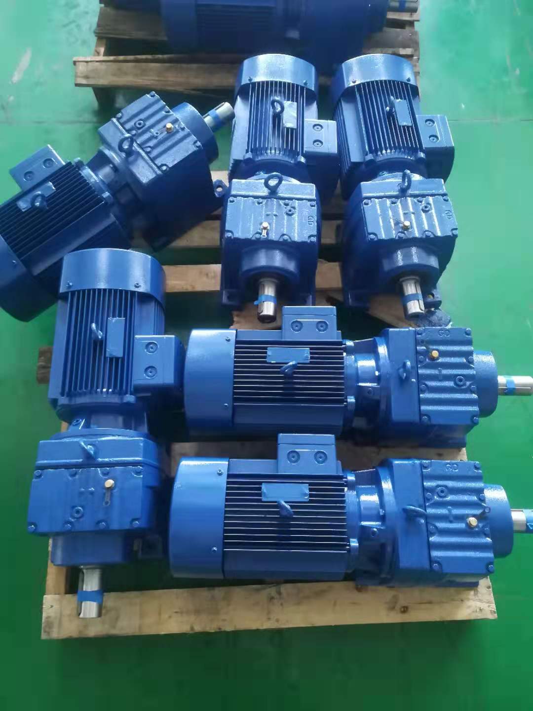 S系列斜齒輪蝸輪減速機(jī)圖片