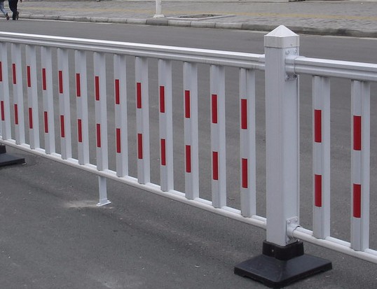 市政鋅鋼道路護(hù)欄人行道防撞護(hù)欄鍍圖片