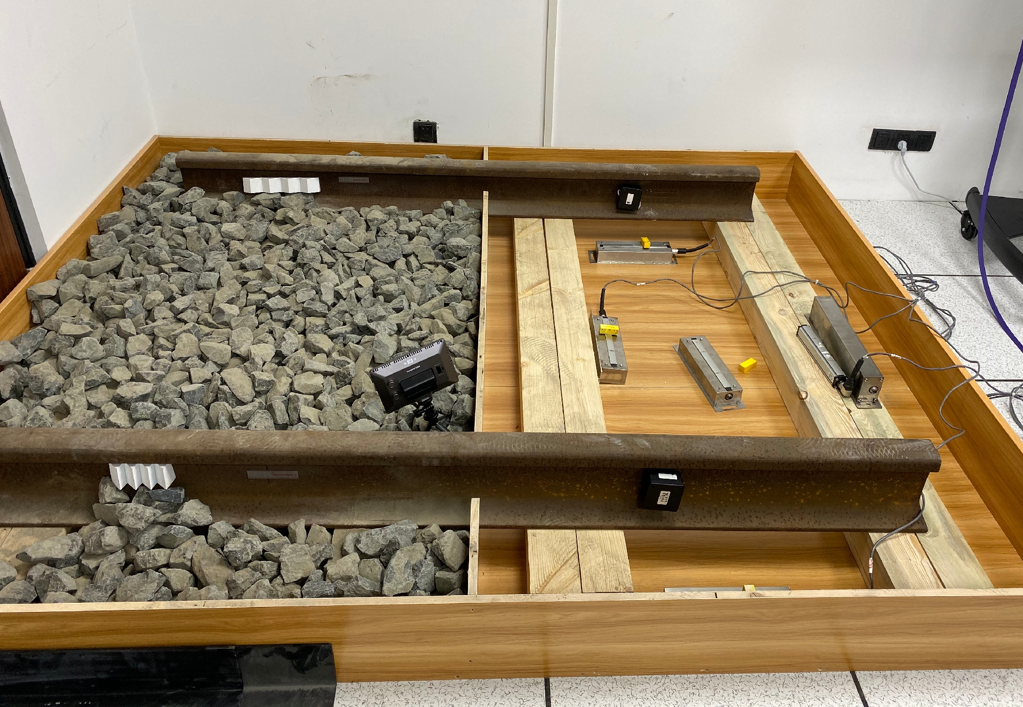 鐵路道砟特級玄武巖供應(yīng)商-鐵路軌道道砟生產(chǎn)商