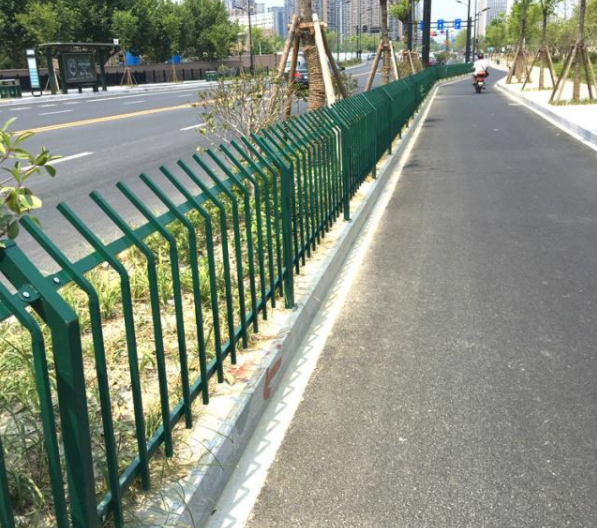 新農(nóng)村建設(shè)草坪護(hù)欄圖片