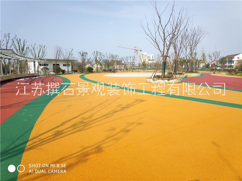 彩色透水地坪強(qiáng)勢來襲圖片