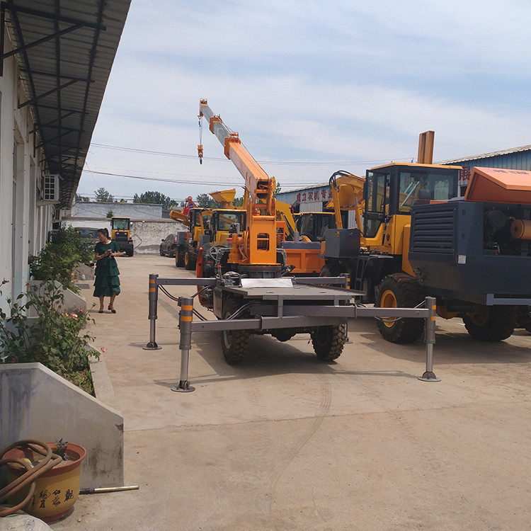 三輪車隨車吊廠家圖片