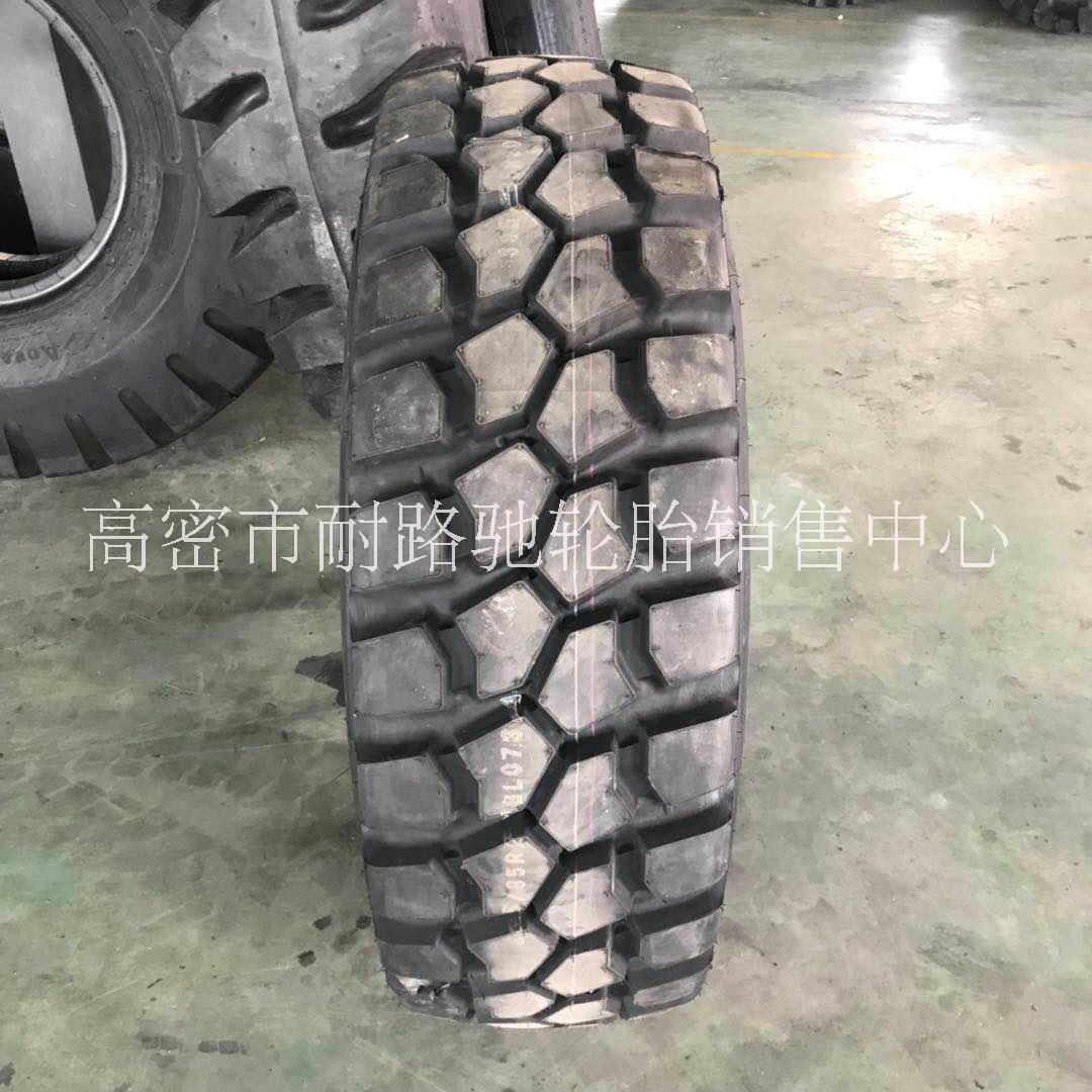 消防车轮胎395/85R20 全钢丝载重防爆越野轮胎图片