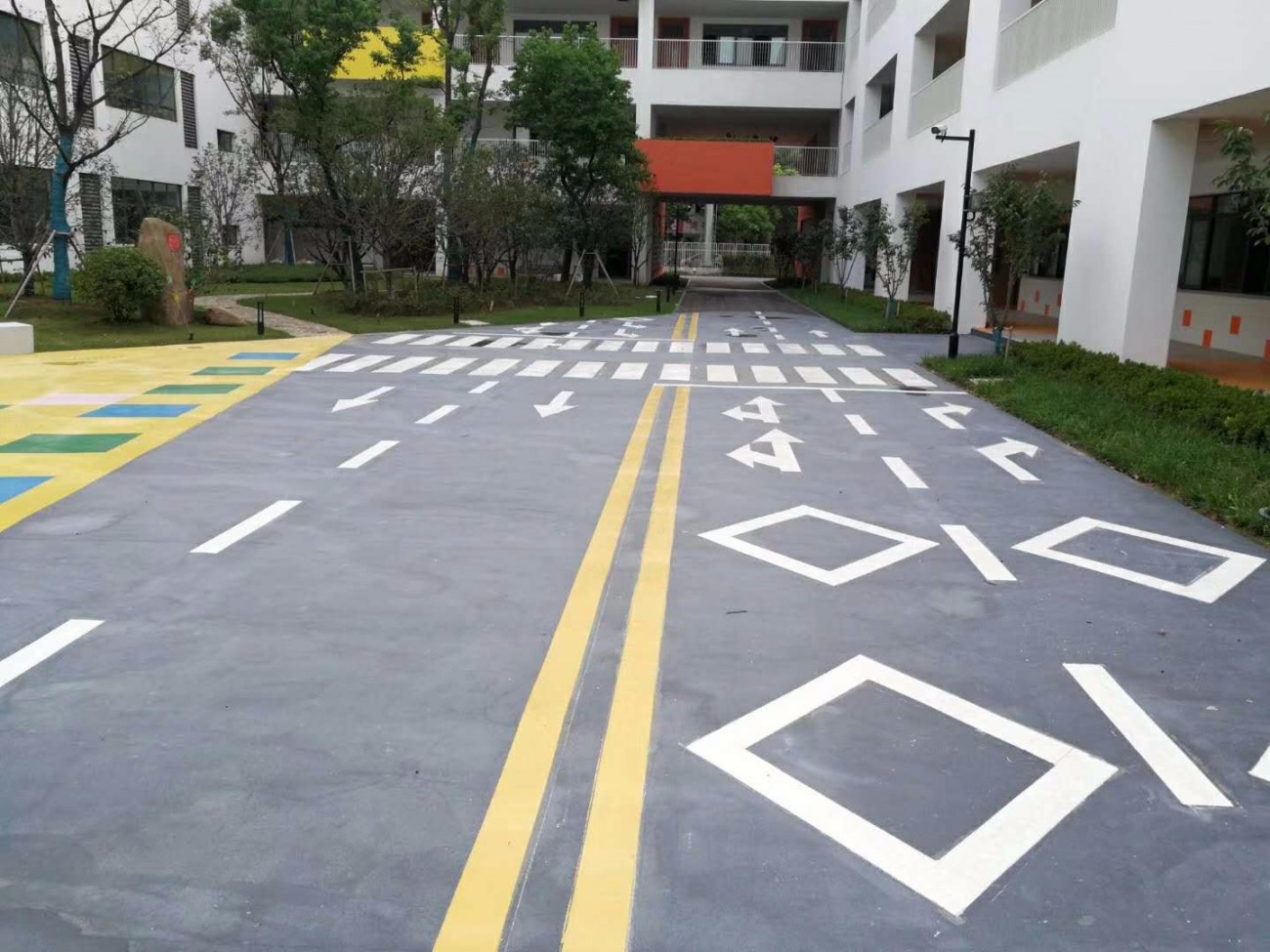 蘇州專業(yè)廠區(qū)道路劃 蘇州專業(yè)道路劃線公司