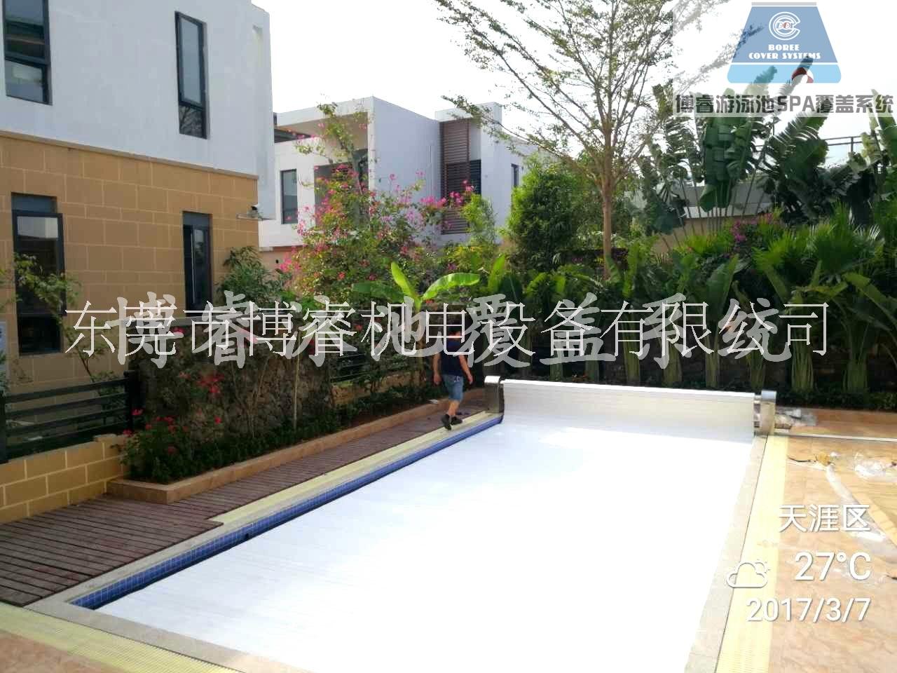 自動(dòng)游泳池蓋圖片