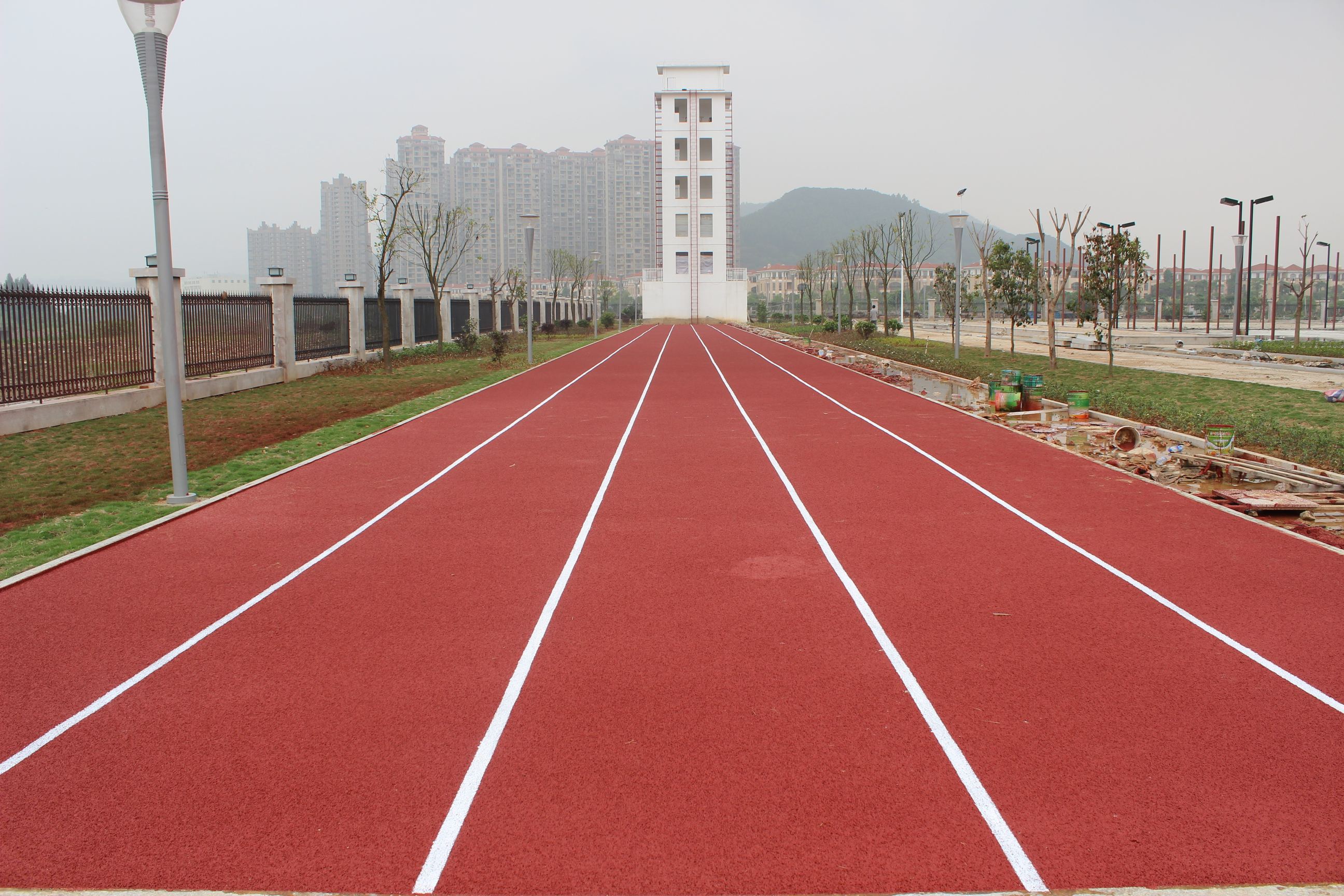 大连塑胶跑道厂家施工，篮球场幼儿园地面铺装，EPDM地面铺装