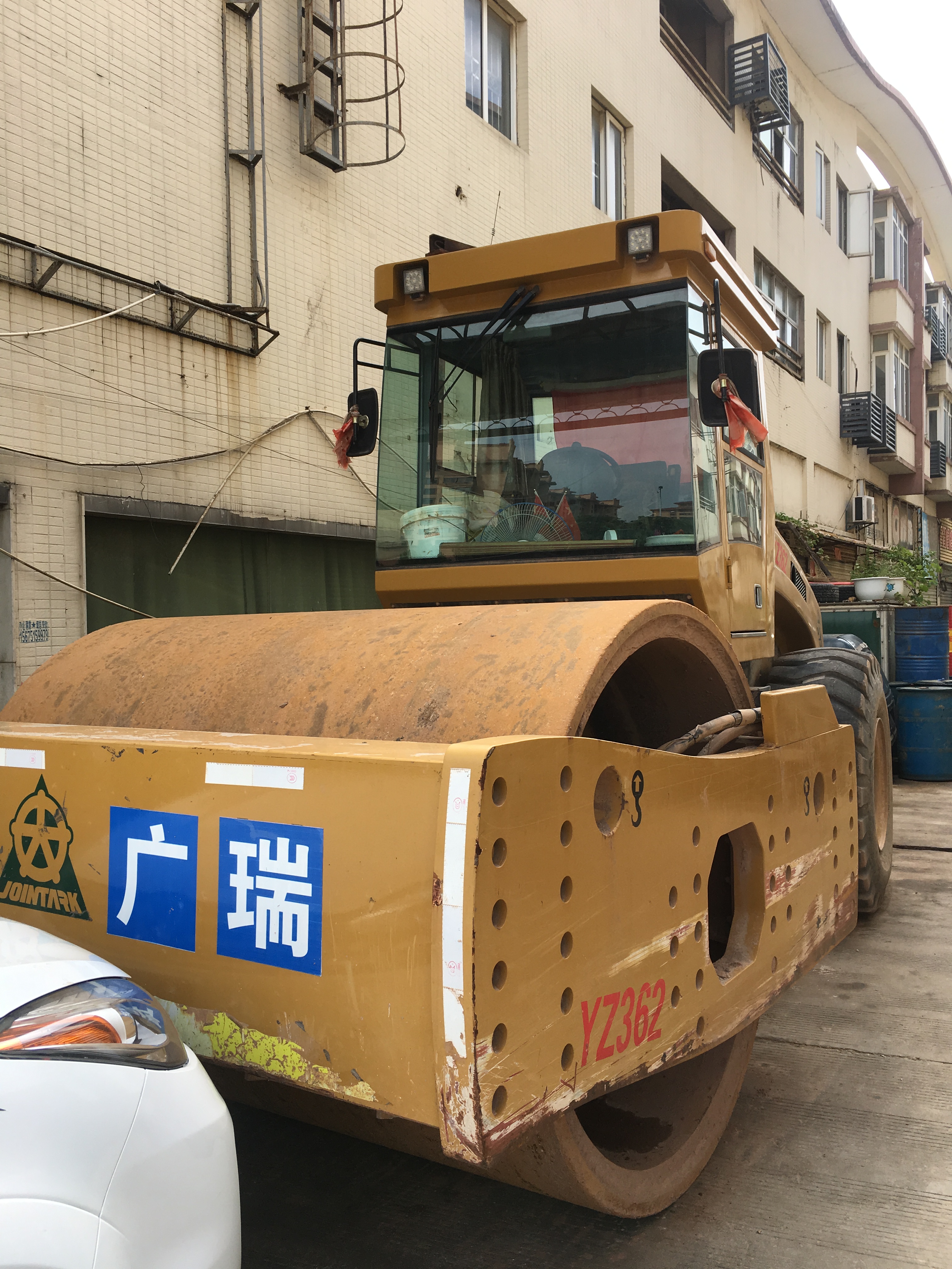 江西中大39噸壓路機(jī)廠家出租價(jià)格、39噸壓路機(jī)租賃電話