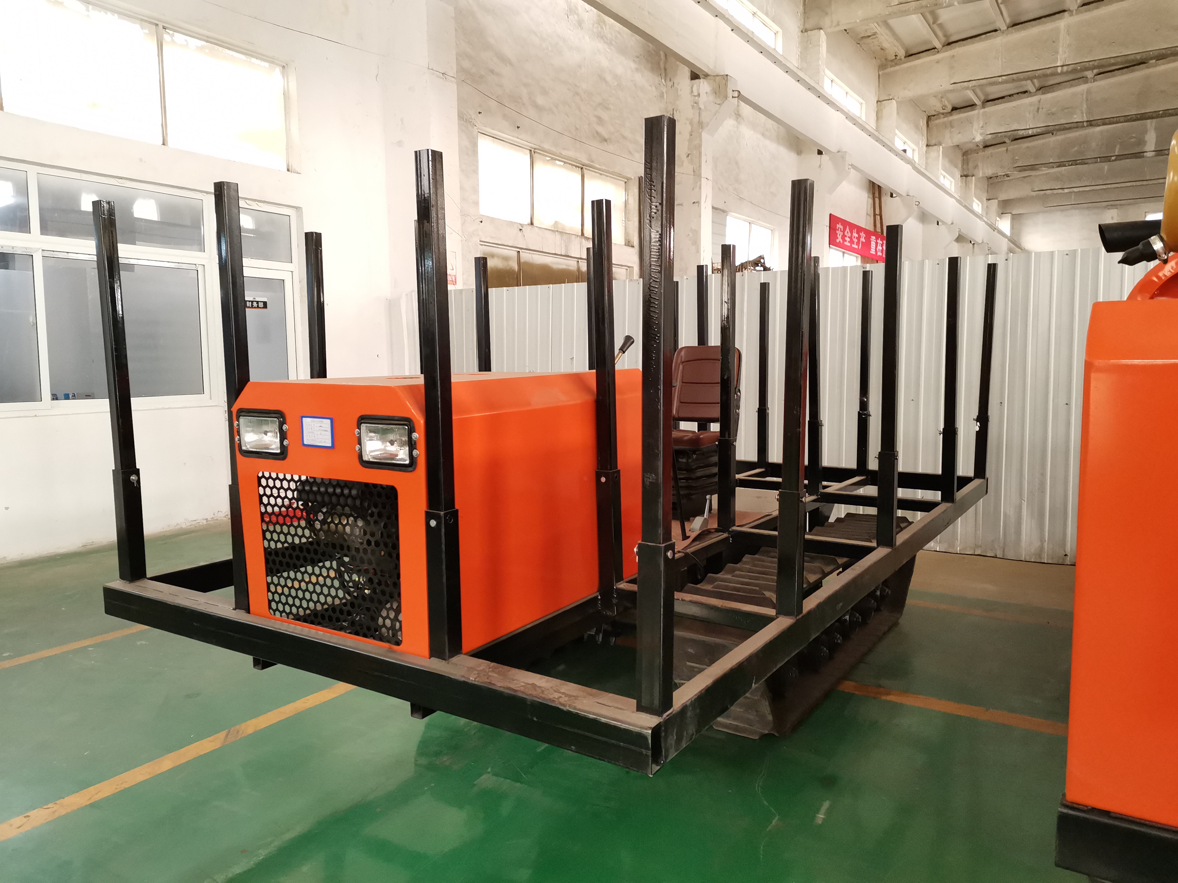 礦山*履帶運輸車 山上拉木履帶載木機