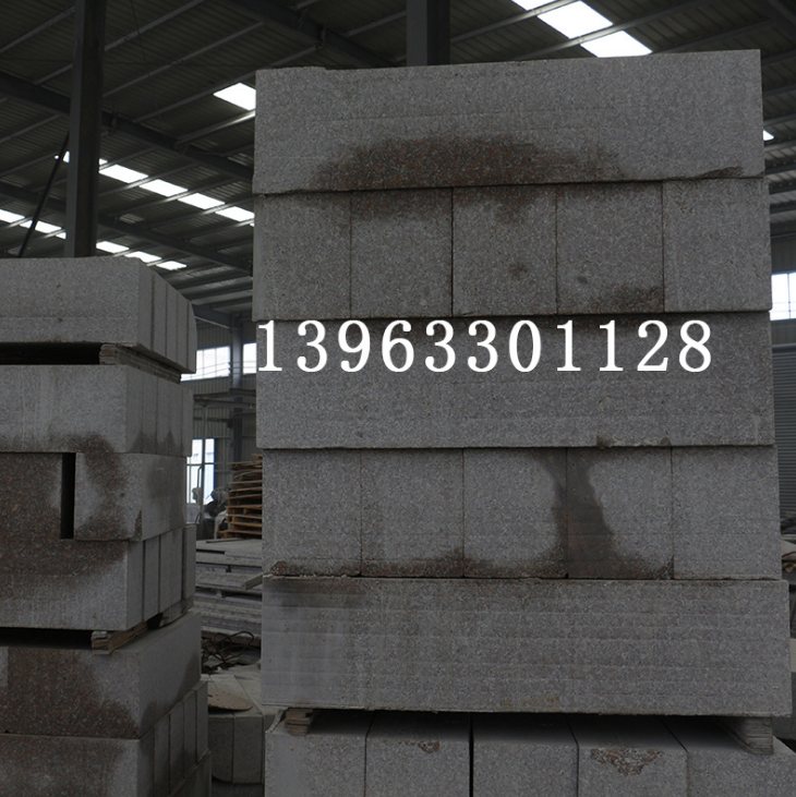 山東五蓮花路牙石廠家直銷 山東芝麻灰側(cè)石 灰色花崗巖 平石 芝麻灰路邊石價(jià)格