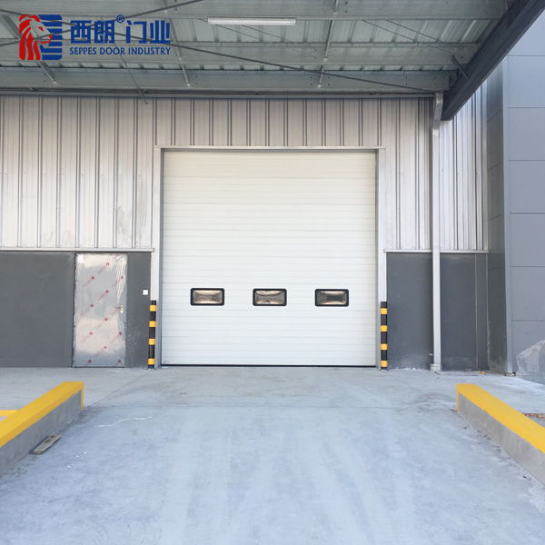 徐州工業(yè)提升門圖片