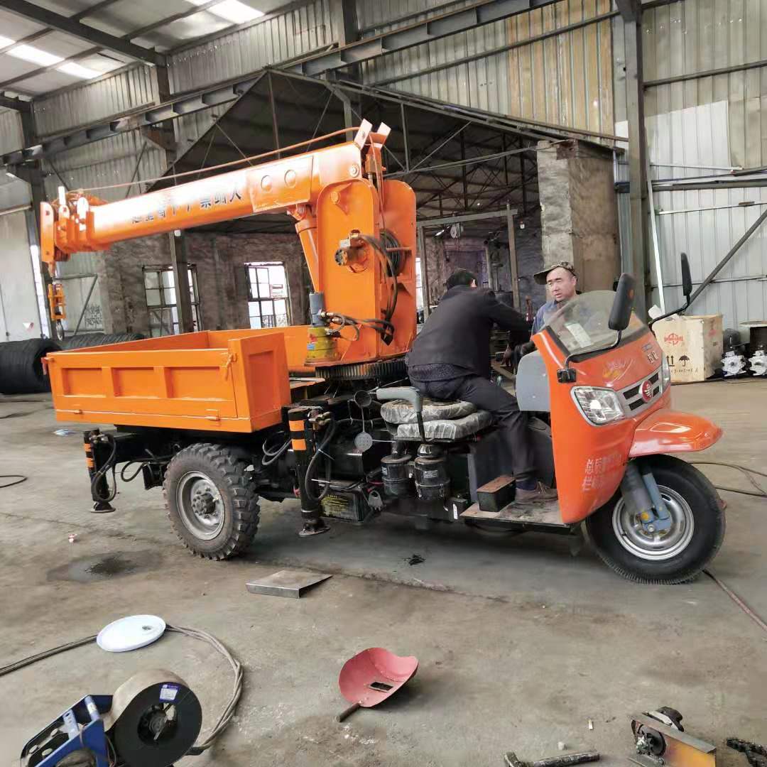 供應(yīng)隨車吊 三輪隨車吊圖片