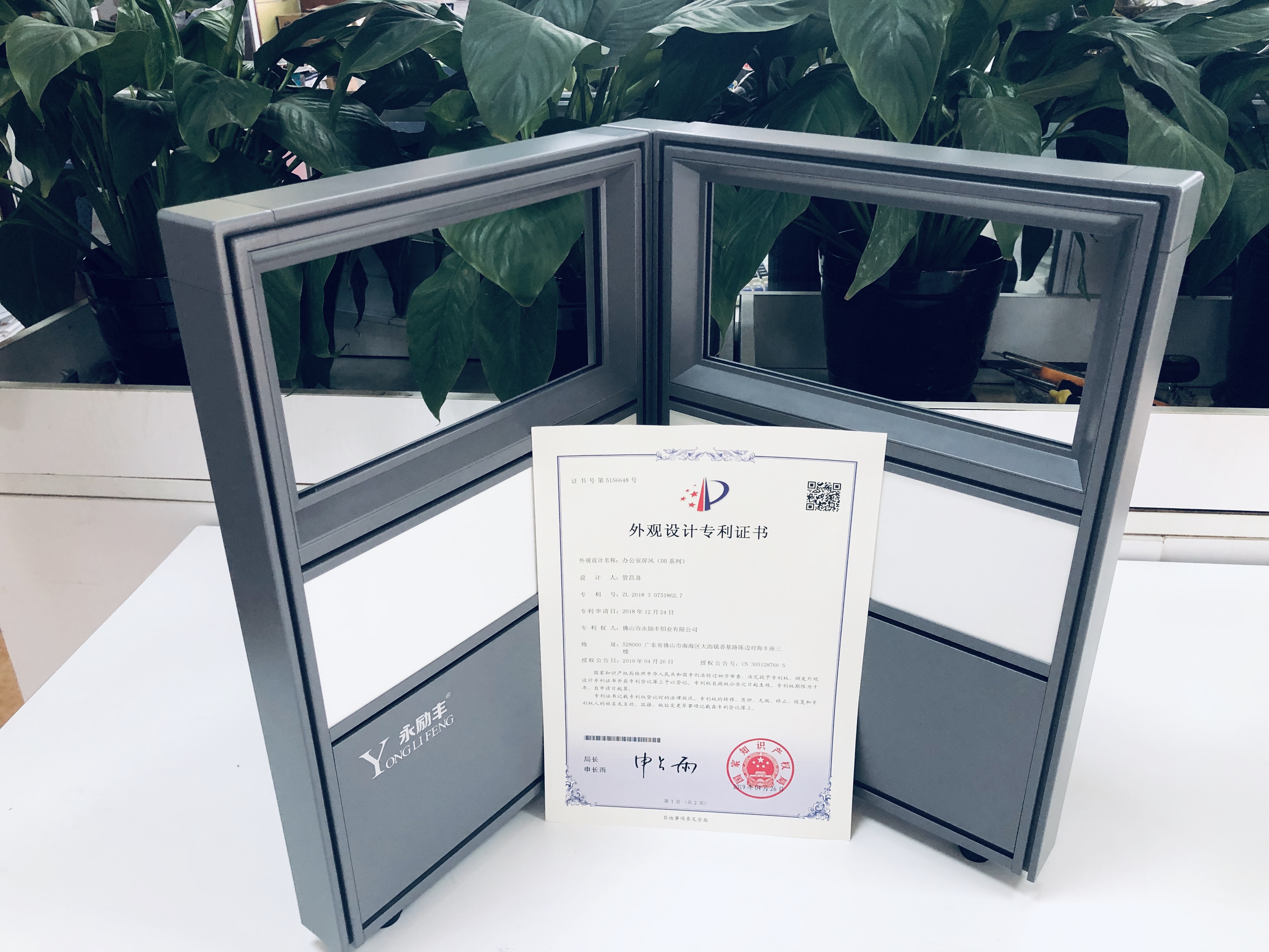 廣東辦公家具屏風鋁型材，職員辦公桌，永勵豐鋁型材定制開模