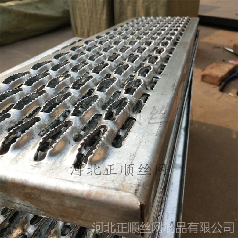 不銹鋼防滑板廠家圖片