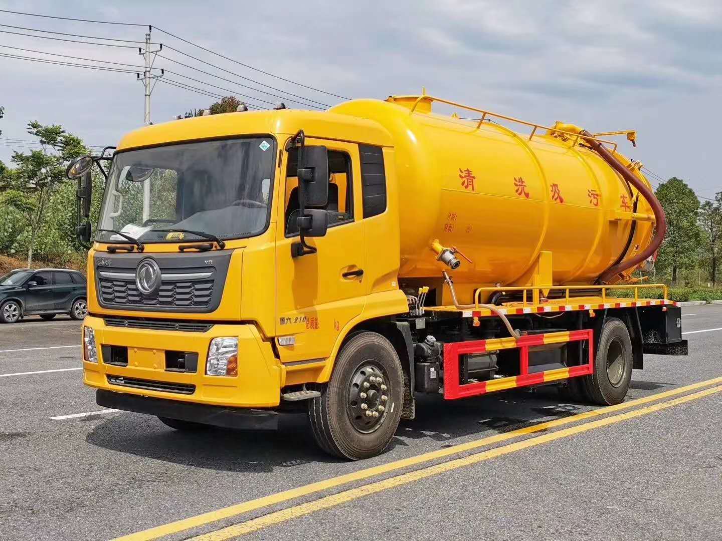 東風(fēng)天錦多功能清洗吸污車圖片/東風(fēng)天錦多功能清洗吸污車樣板圖 (3)