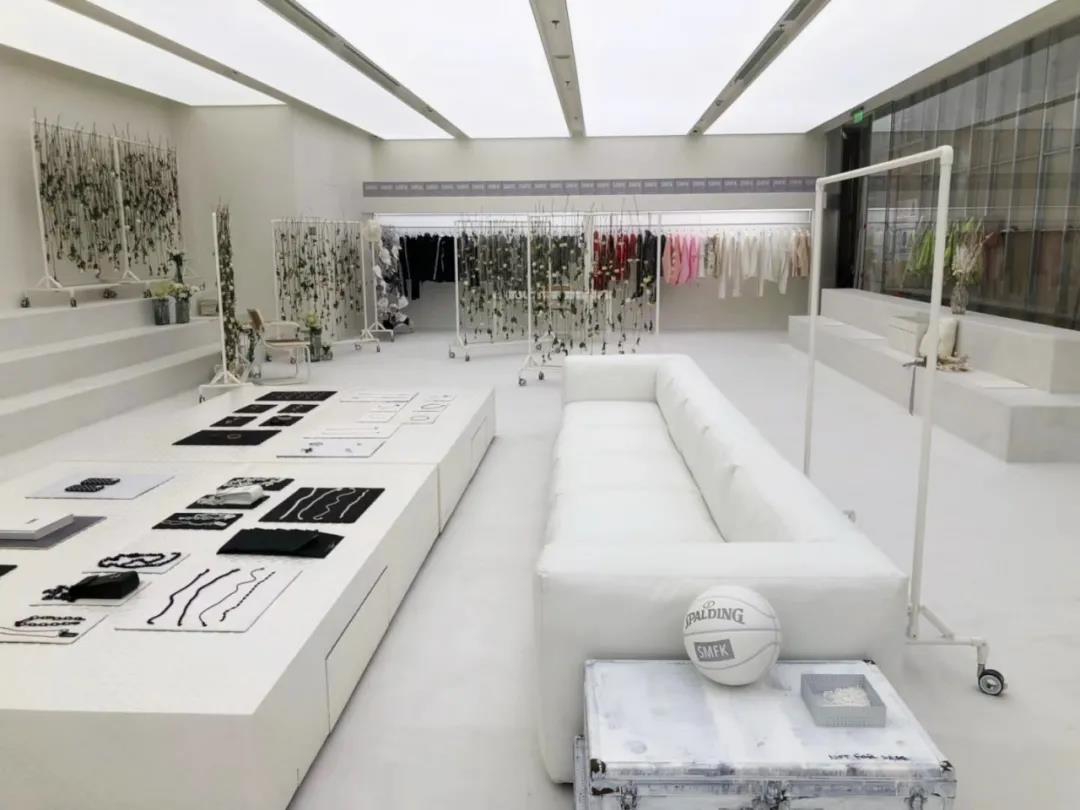 浮斐尼藝術(shù)水泥與西班牙TT微水泥 廣東浮斐尼藝術(shù)漆 納米水泥藝術(shù)漆