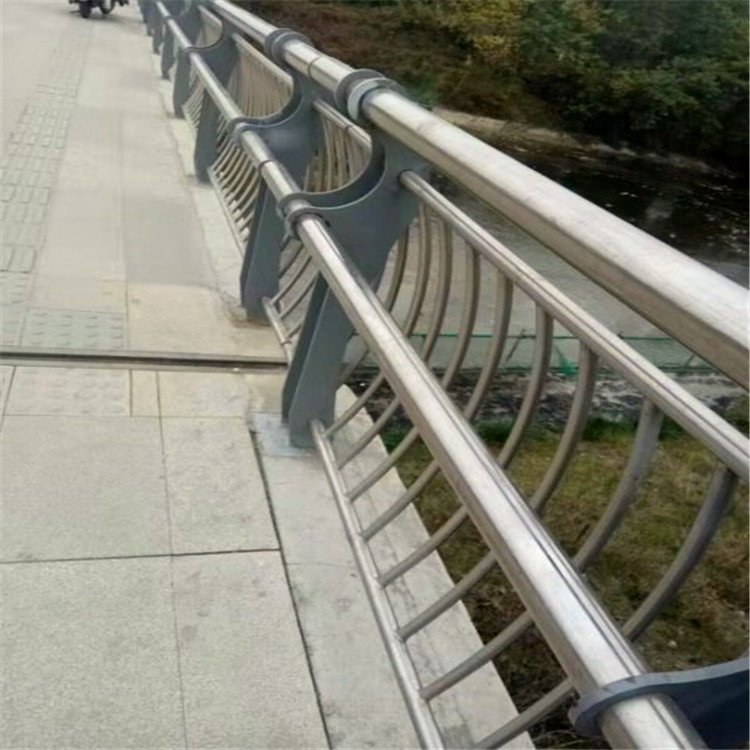 木紋護欄 橋梁護欄 道路護 燈光護欄護欄價格 圖片