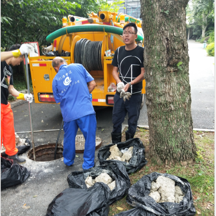 上海化粪池清洗 化粪池改造 马桶水箱维修 下水道管道改造图片