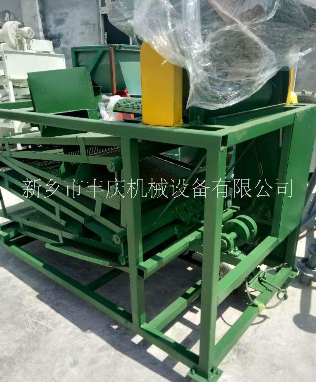 小型花椒脫殼打耙一體機(jī)圖片