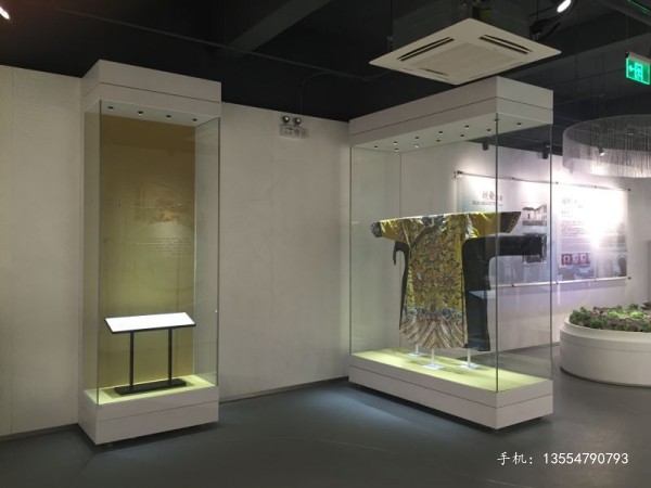 现代艺术馆展柜定制-金属烤漆博物馆展柜厂家图片