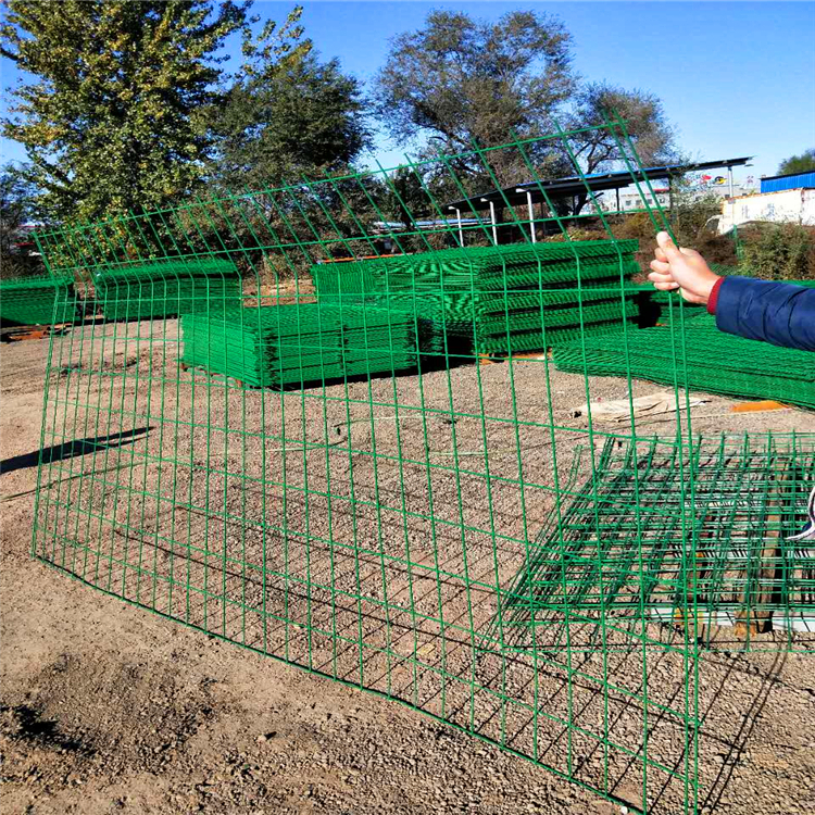 雙邊絲護(hù)欄網(wǎng) 果園圍網(wǎng) 山西種植養(yǎng)殖圍網(wǎng) 高速公路圍網(wǎng) 矮坡護(hù)欄網(wǎng)