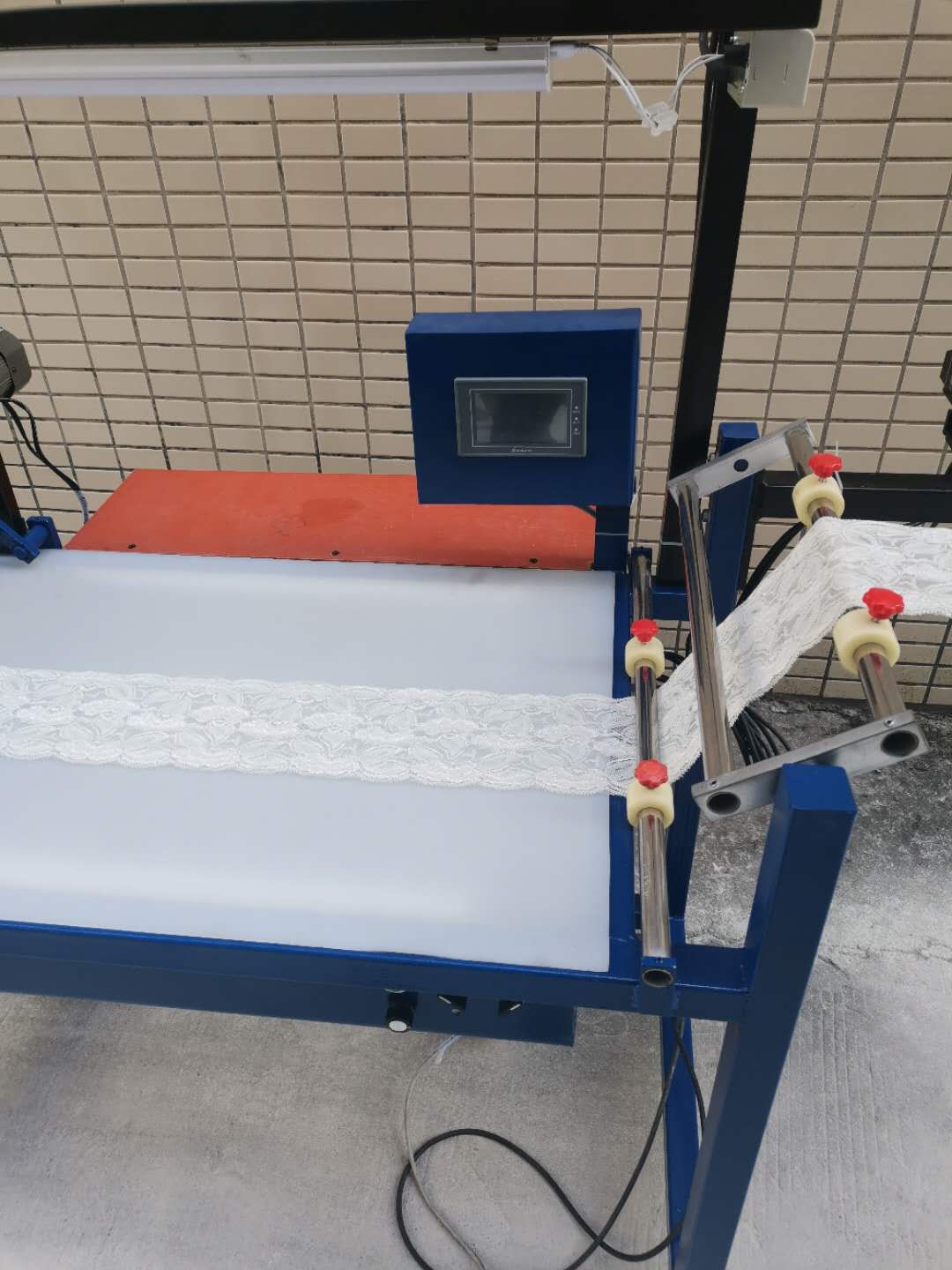 智能發(fā)卷機(jī)廠家直銷(xiāo)、報(bào)價(jià)、現(xiàn)貨、價(jià)格【汕頭市潮陽(yáng)區(qū)谷饒匯業(yè)紡織機(jī)械廠】圖片