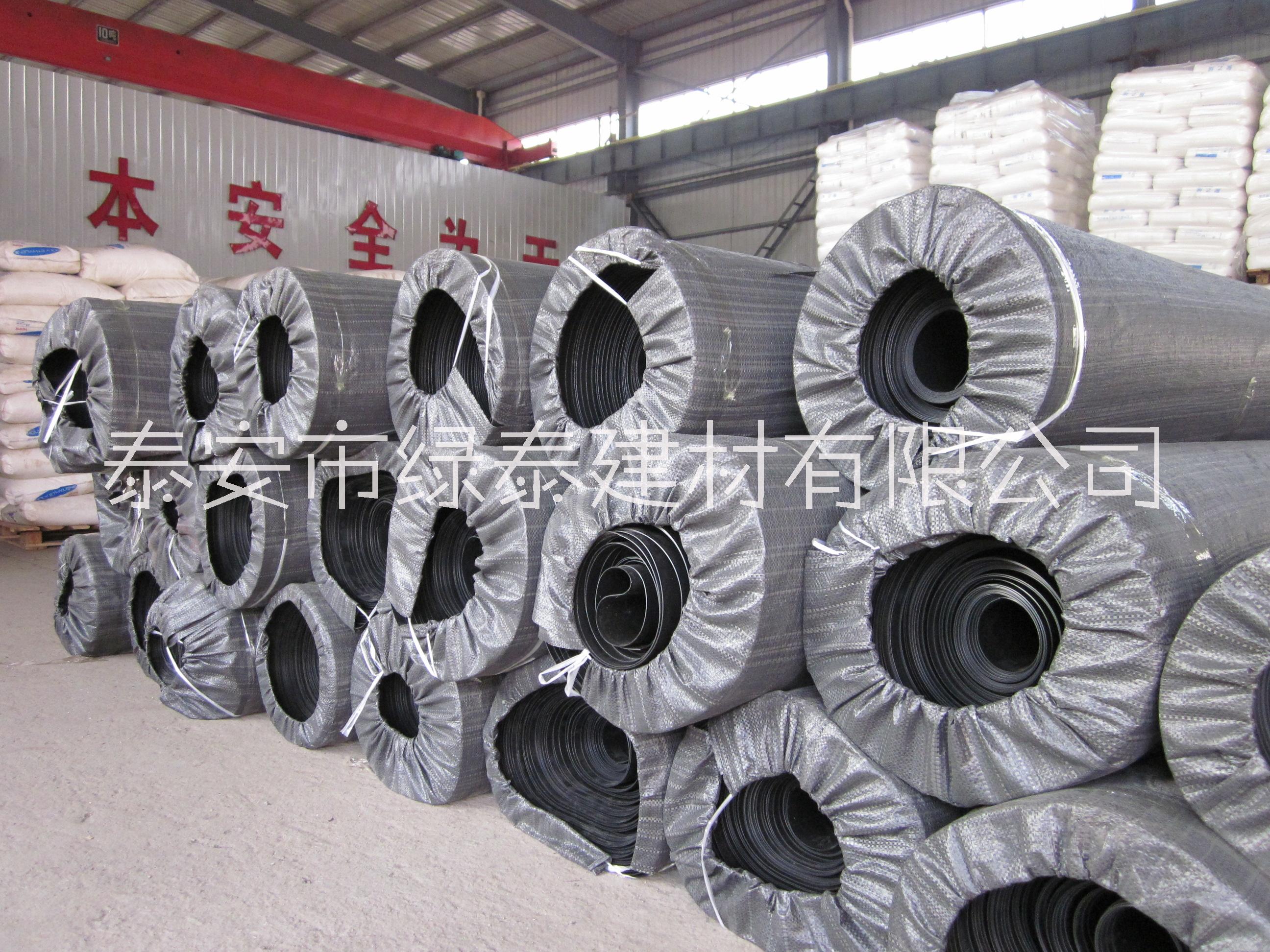 養(yǎng)殖場(chǎng)化糞池鋪的防滲膜圖片/養(yǎng)殖場(chǎng)化糞池鋪的防滲膜樣板圖 (4)