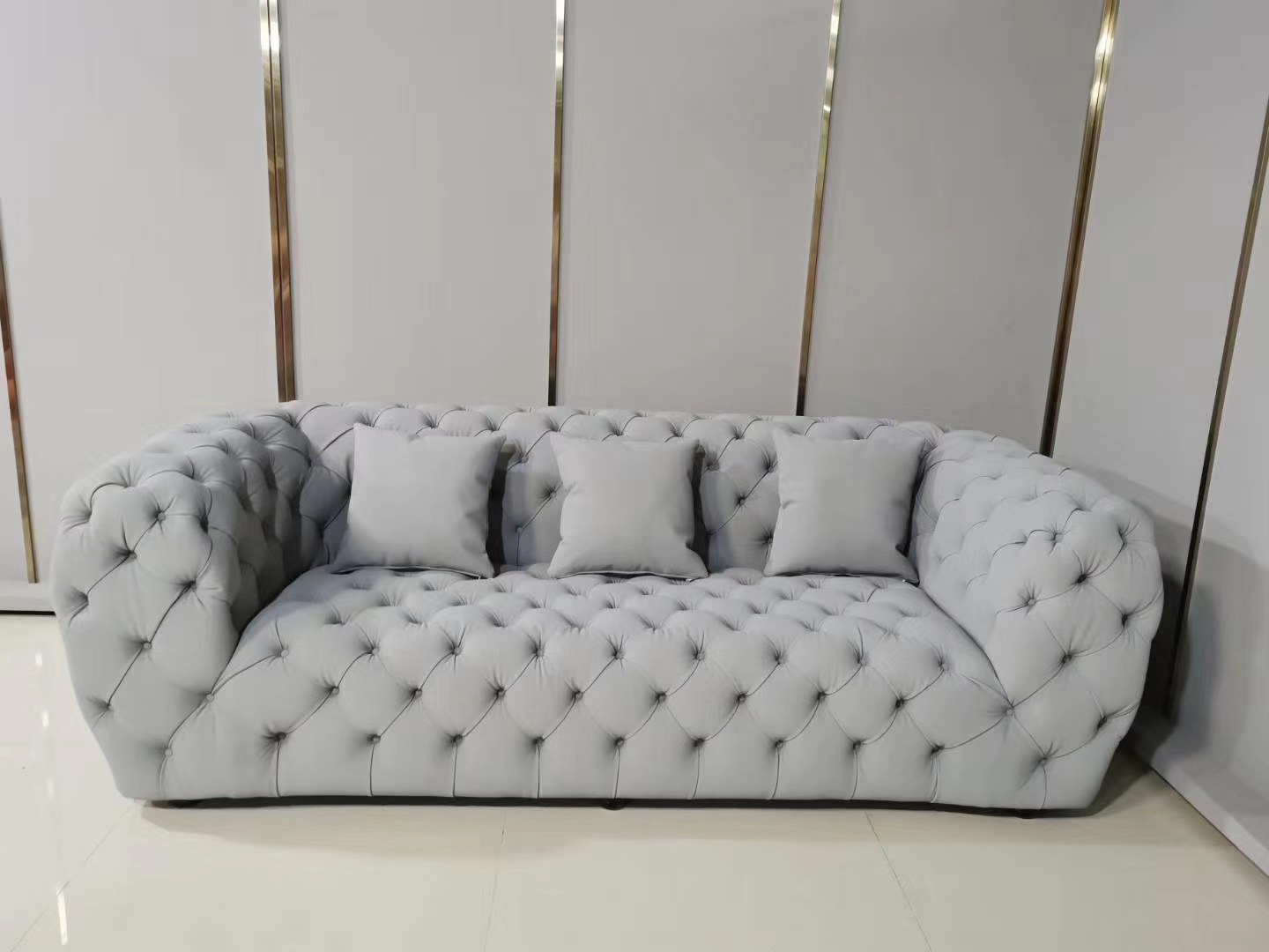 現(xiàn)代輕奢沙發(fā)美式真皮沙發(fā)三人位別墅客廳大小戶型拉扣沙發(fā) 后現(xiàn)代輕奢沙發(fā)美式真皮沙發(fā)三人位 現(xiàn)代輕奢美式真皮沙發(fā)