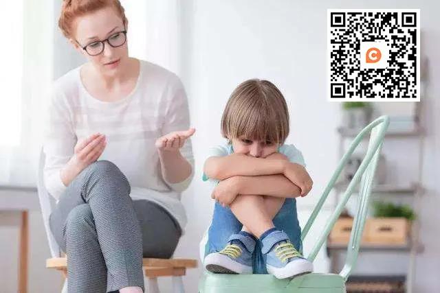 她一巴掌打痛無(wú)數(shù)中國(guó)父母：為什么你傾其所有，孩子卻說(shuō)討厭你？ 鏈信公開課李松蔚極簡(jiǎn)親子溝通課