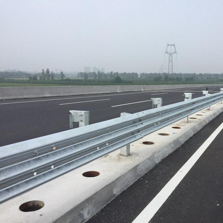 波形護(hù)欄圖片/波形護(hù)欄樣板圖 (4)