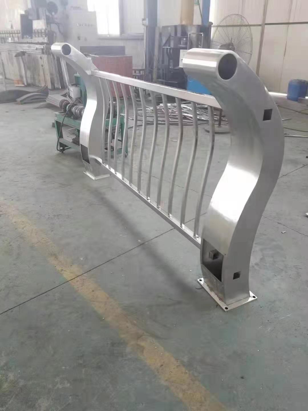 不銹鋼防撞護(hù)欄圖片/不銹鋼防撞護(hù)欄樣板圖 (1)