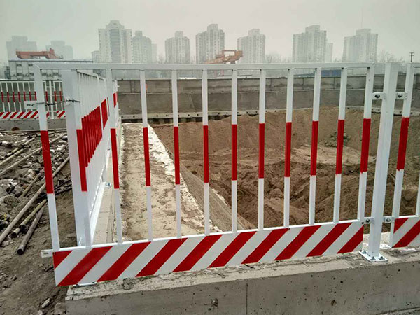 基坑圍擋護(hù)欄廠家報價  基坑圍擋護(hù)欄批發(fā)價格